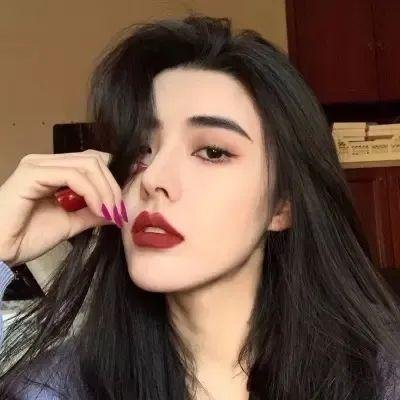 在江边 在线观看封面